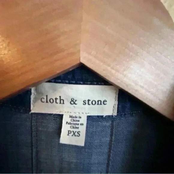 Cloth & Stone Long Sleeve Tencel Denim Top - Picture 4 of 5